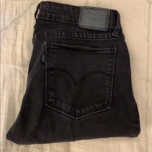 Black Levi’s 711 Skinny Jeans